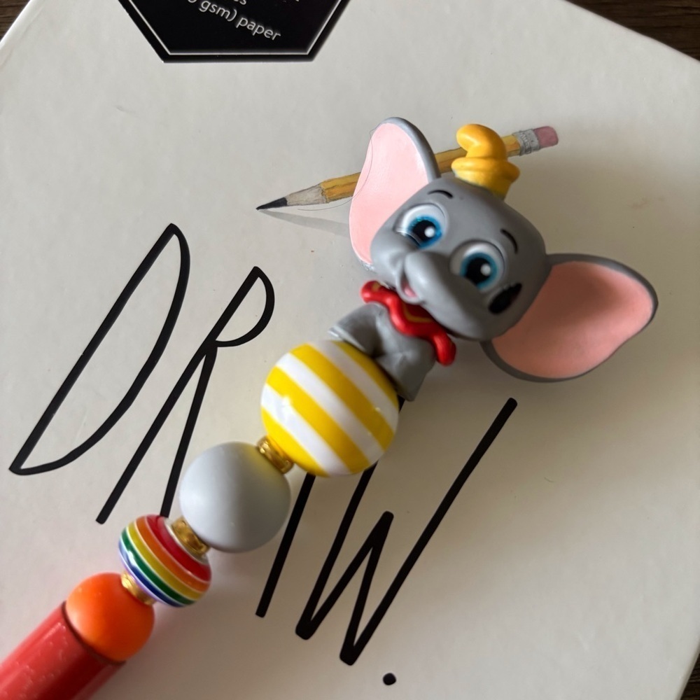 Disney Doorables: Dumbo: Dumbo handmade beaded pen